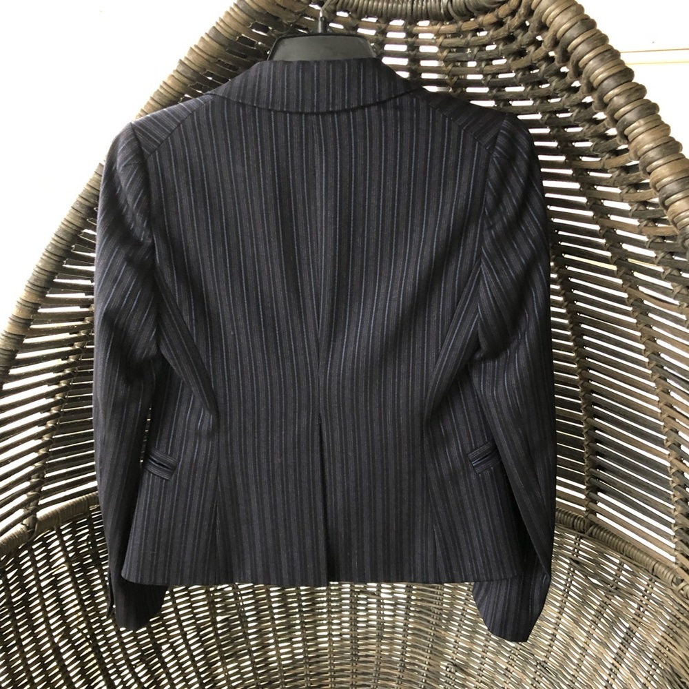 Theory size 2 wool jacket - Picture 3 of 5